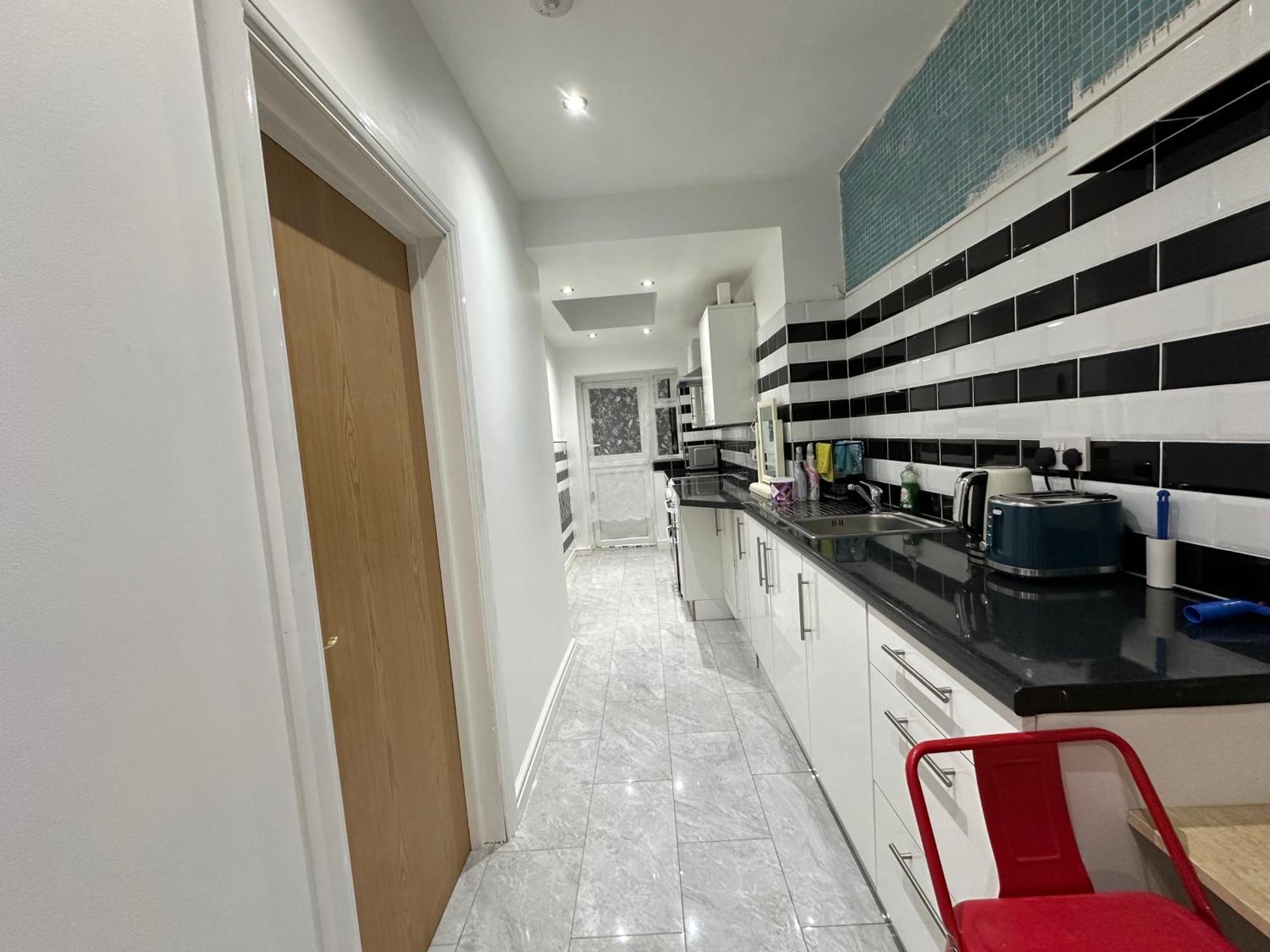 4Th Studio Flat With Private Own Bathroom A London Luxury Family Home Setup And Furnished With Double Bed Plus A Double Futon-Sofa Bed A Single Futon Bed A Baby Cot And Garden And Free Parking المظهر الخارجي الصورة