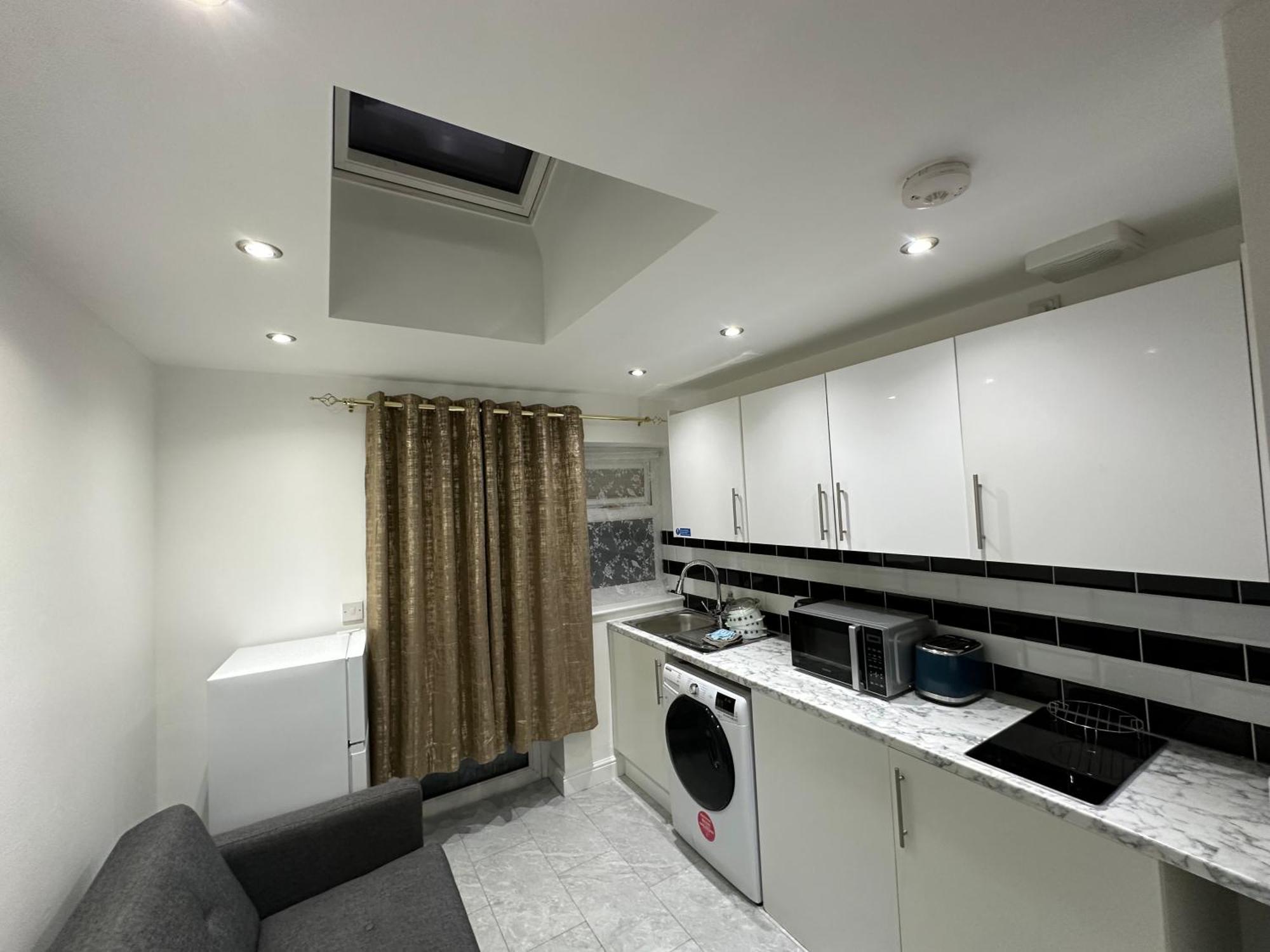 4Th Studio Flat With Private Own Bathroom A London Luxury Family Home Setup And Furnished With Double Bed Plus A Double Futon-Sofa Bed A Single Futon Bed A Baby Cot And Garden And Free Parking المظهر الخارجي الصورة