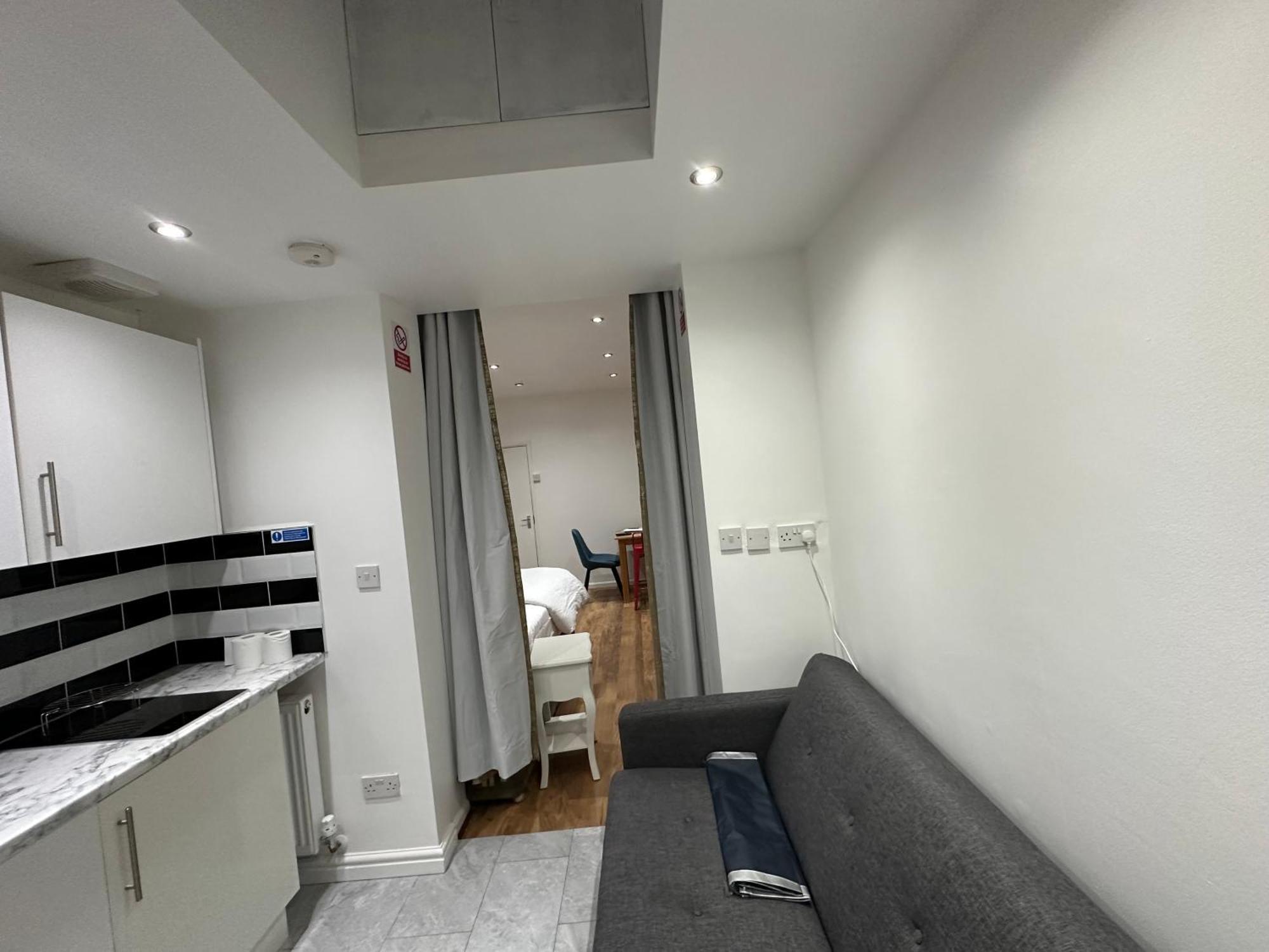 4Th Studio Flat With Private Own Bathroom A London Luxury Family Home Setup And Furnished With Double Bed Plus A Double Futon-Sofa Bed A Single Futon Bed A Baby Cot And Garden And Free Parking المظهر الخارجي الصورة